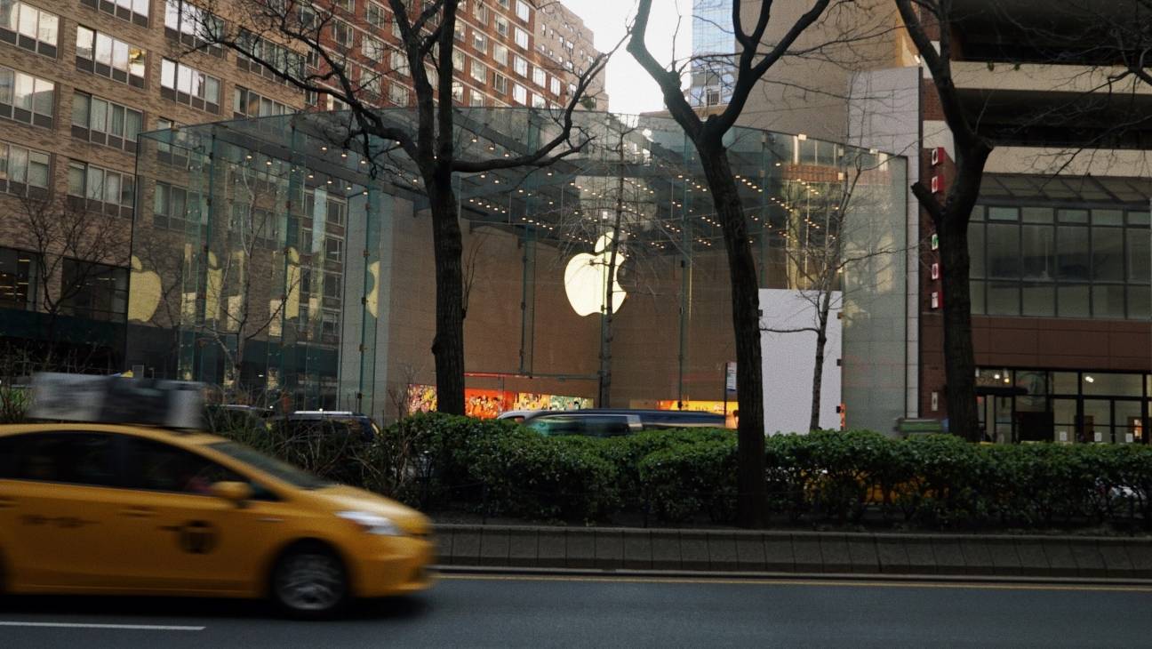 苹果新机今日开售，iPhone 12 Pro现货黄牛加价1000块