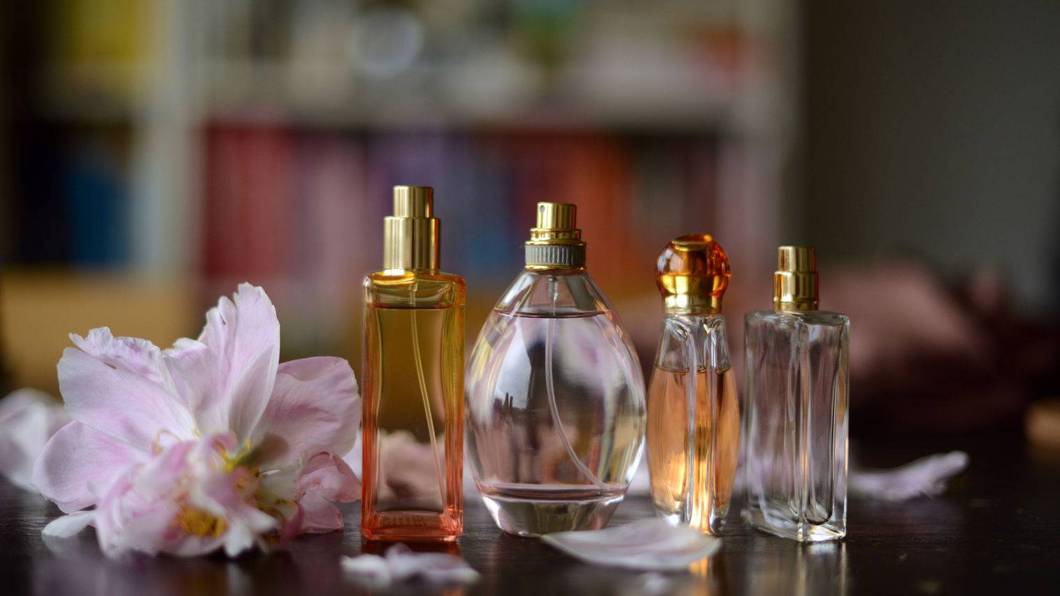 嗅觉经济”正当时，国产香水讲述了怎样的东方故事？ | CBNData
