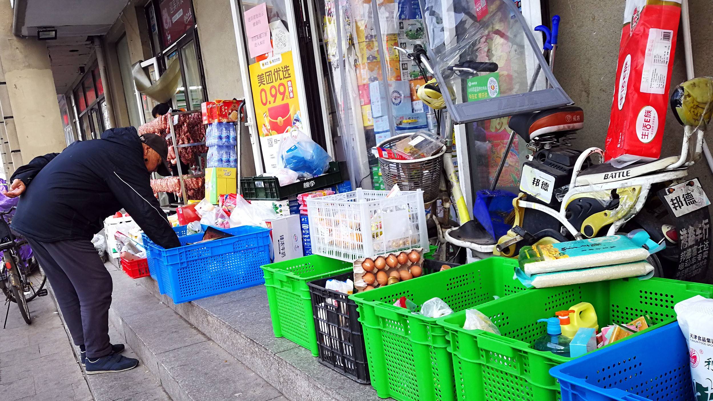 产业艰难过渡，大型供应商“逃离”社区团购