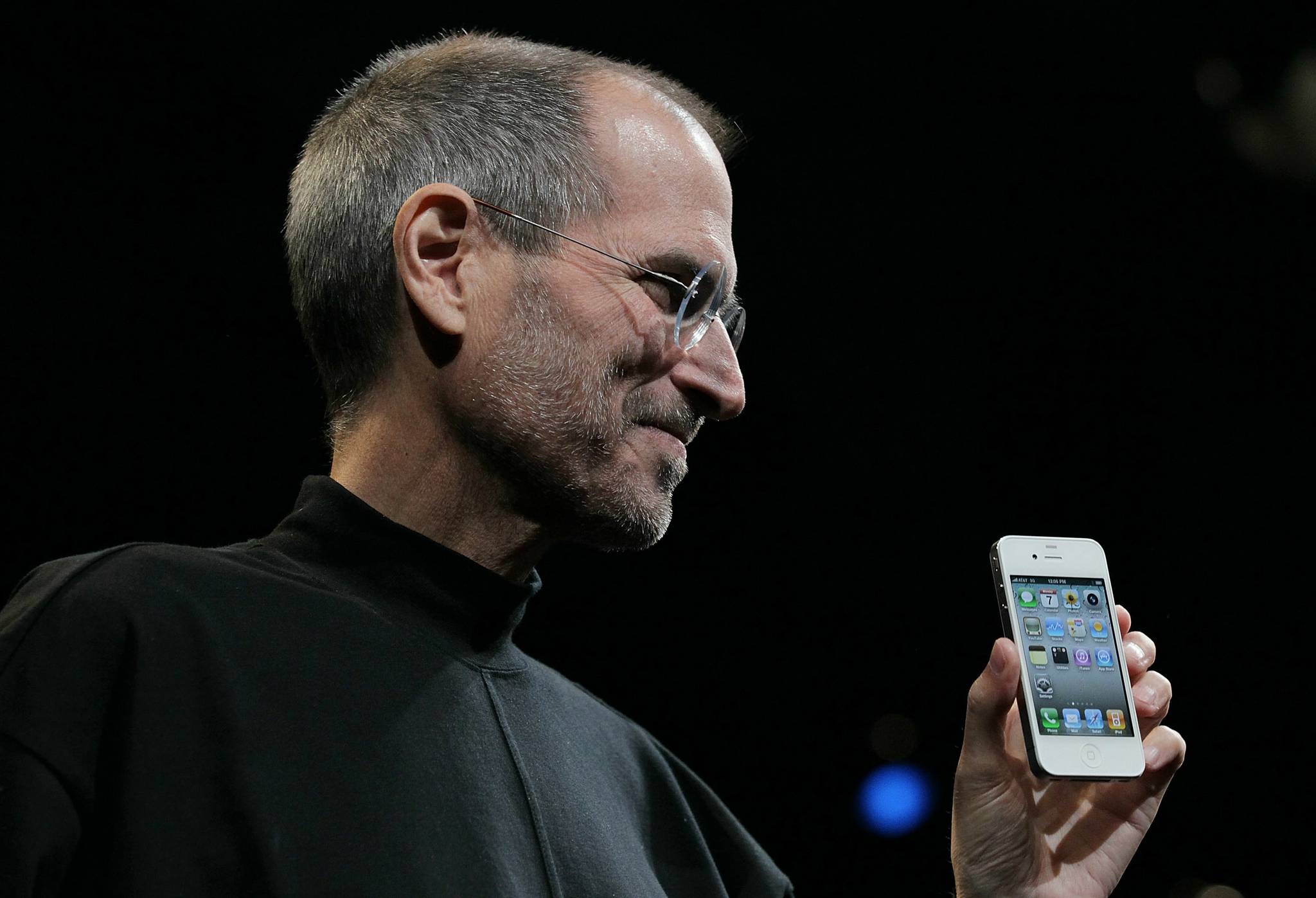 今天，iPhone走完了它的黄金十年